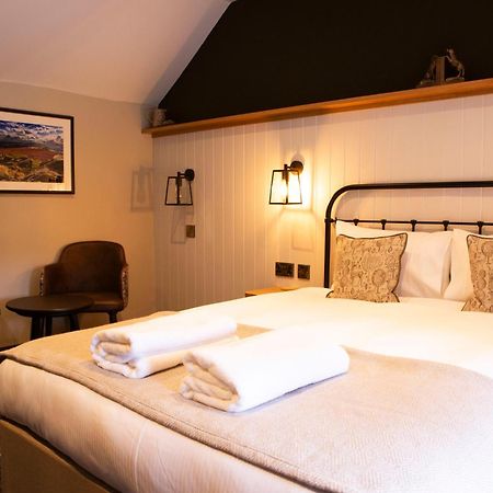 Отель Square & Compass Two Dales Экстерьер фото